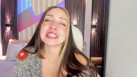Snapshot of emily_layton chatting on October 17, 2025, 3:03 pm Emily online show from October 17, 2025, 3:03 pm