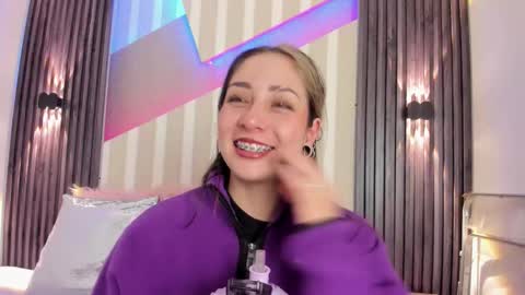 Snapshot of emily_layton chatting on October 20, 2025, 2:50 pm Emily online show from October 20, 2025, 2:50 pm