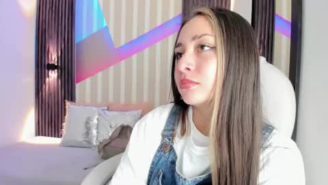 Snapshot of emily_layton chatting on October 22, 2025, 3:12 pm Emily online show from October 22, 2025, 3:12 pm