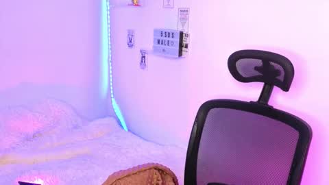 Snapshot of emily_lindey_ chatting on February 19, 2026, 8:21 am Emily Lindey online show from February 19, 2026, 8:21 am