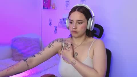 Snapshot of emily_lindey_ chatting on February 24, 2026, 6:55 am Emily Lindey online show from February 24, 2026, 6:55 am