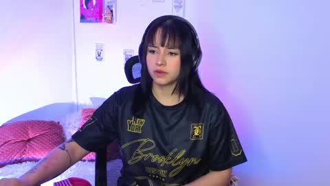 Emily Lindey online show from April 18, 2026, 3:54 am