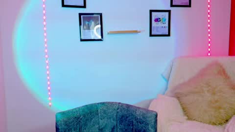 Snapshot of emily_lindey_ chatting on June 4, 2026, 5:24 am Emily Lindey online show from June 4, 2026, 5:24 am