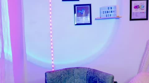 Snapshot of emily_lindey_ chatting on June 8, 2026, 6:03 am Emily Lindey online show from June 8, 2026, 6:03 am
