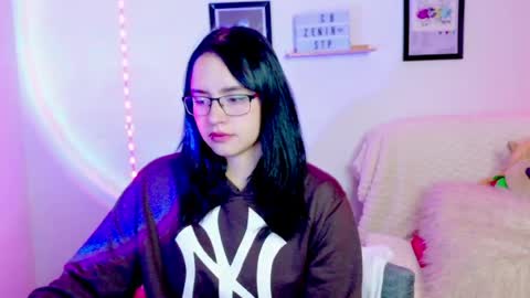 Snapshot of emily_lindey_ chatting on June 11, 2026, 2:22 am Emily Lindey online show from June 11, 2026, 2:22 am