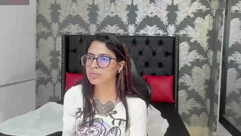 Snapshot of emily_loperaa chatting on June 21, 2026, 11:40 pm Emily online show from June 21, 2026, 11:40 pm