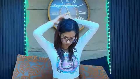 Snapshot of emily_loperaa chatting on July 10, 2026, 10:45 pm Emily online show from July 10, 2026, 10:45 pm