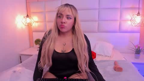 Snapshot of emily_mouns chatting on December 3, 2025, 12:51 am Emily online show from December 3, 2025, 12:51 am