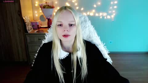 Lia online show from March 1, 2025, 11:47 pm