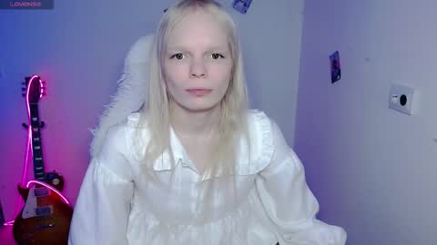 Lia online show from February 8, 2026, 9:34 am