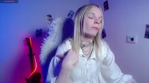 Lia online show from March 22, 2026, 1:47 pm