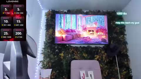 Snapshot of emily_palmeer chatting on June 10, 2026, 8:13 am emily_palmeer online show from June 10, 2026, 8:13 am