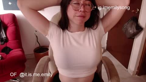 emily_pearl_ online show from April 3, 2026, 9:24 pm