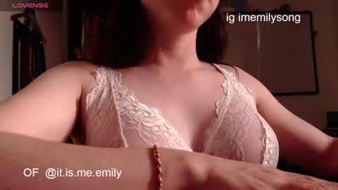 Snapshot of emily_pearl_ chatting on July 8, 2026, 10:47 pm emily_pearl_ online show from July 8, 2026, 10:47 pm