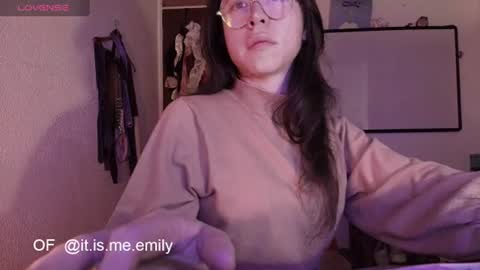Snapshot of emily_pearl_ chatting on July 13, 2026, 11:18 pm emily_pearl_ online show from July 13, 2026, 11:18 pm