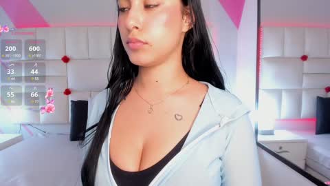 Snapshot of emily_roux chatting on January 31, 2025, 4:47 am  EMILY  online show from January 31, 2025, 4:47 am