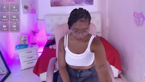 Snapshot of emily_smith21 chatting on April 30, 2026, 12:11 pm emily online show from April 30, 2026, 12:11 pm