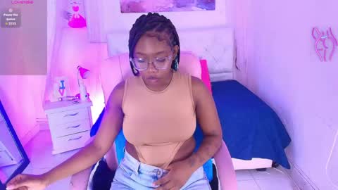 Snapshot of emily_smith21 chatting on May 1, 2026, 12:32 pm emily online show from May 1, 2026, 12:32 pm
