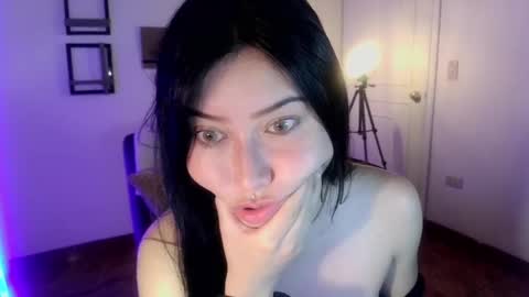 Snapshot of emily_swan_04 chatting on February 21, 2025, 2:17 am Emily  Swan online show from February 21, 2025, 2:17 am