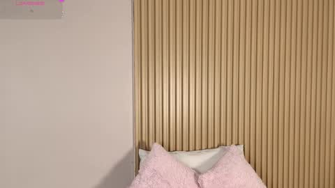 Snapshot of emily_sweett12 chatting on March 17, 2026, 12:19 pm Emily online show from March 17, 2026, 12:19 pm