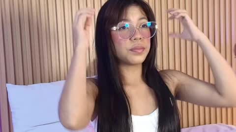 Snapshot of emily_sweett12 chatting on April 13, 2026, 12:32 pm Emily online show from April 13, 2026, 12:32 pm