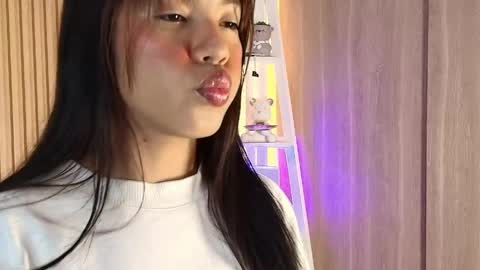 Snapshot of emily_sweett12 chatting on April 15, 2026, 12:23 pm Emily online show from April 15, 2026, 12:23 pm