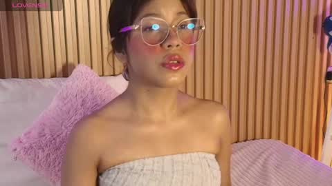 Snapshot of emily_sweett12 chatting on May 6, 2026, 12:10 pm Emily online show from May 6, 2026, 12:10 pm