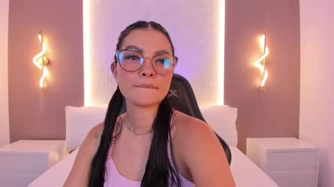 Snapshot of emily_tolson chatting on February 4, 2026, 8:03 pm emily_tolson online show from February 4, 2026, 8:03 pm