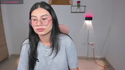 Snapshot of emily_villamil_ chatting on May 5, 2026, 9:23 pm Emi online show from May 5, 2026, 9:23 pm