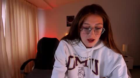 emily_warren__ online show from September 30, 2025, 8:58 pm