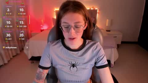 emily_warren__ online show from October 15, 2025, 7:36 pm