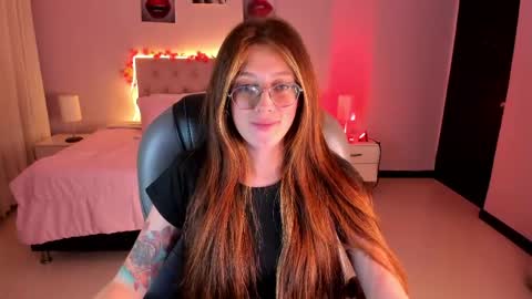 emily_warren__ online show from April 6, 2026, 9:05 pm