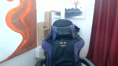 emily_xo143 online show from May 24, 2026, 1:21 am