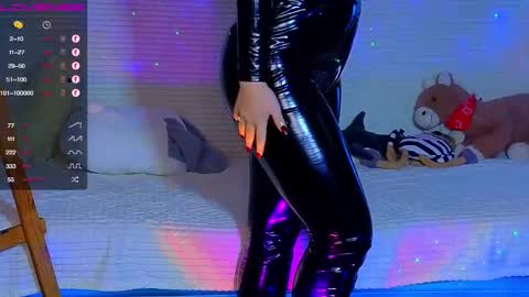 Snapshot of emilyart_ chatting on February 1, 2025, 9:40 pm artist Emily online show from February 1, 2025, 9:40 pm