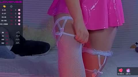 Snapshot of emilyart_ chatting on February 24, 2025, 10:58 pm artist Emily online show from February 24, 2025, 10:58 pm