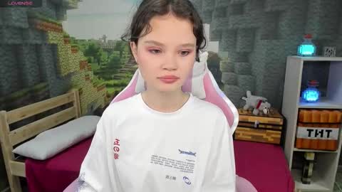 Snapshot of emilychaves chatting on September 22, 2025, 11:18 pm Emilyhaves online show from September 22, 2025, 11:18 pm