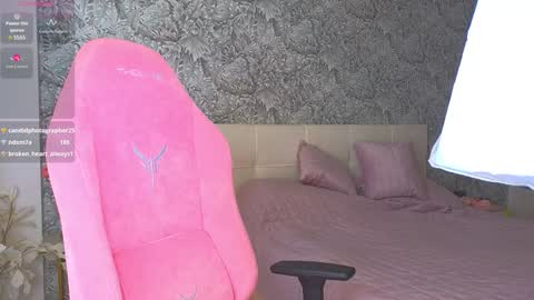 emilydancee online show from December 20, 2024, 8:06 am