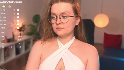 Snapshot of emilyforelsket chatting on February 3, 2025, 12:25 pm Emily  online show from February 3, 2025, 12:25 pm