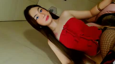 Snapshot of emilyfuckers chatting on November 4, 2025, 8:24 am ariane online show from November 4, 2025, 8:24 am