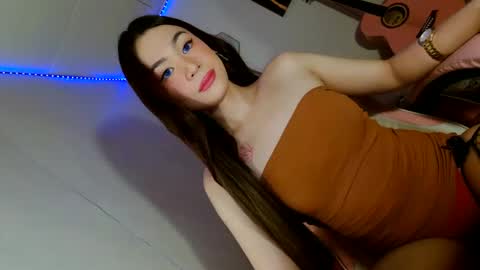 Snapshot of emilyfuckers chatting on November 9, 2025, 8:23 am ariane online show from November 9, 2025, 8:23 am