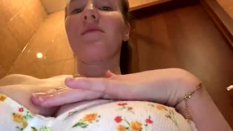 Snapshot of emilygibbes chatting on May 6, 2026, 3:24 am emilygibbes online show from May 6, 2026, 3:24 am