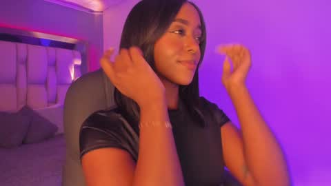 Snapshot of emilyhaan_ chatting on January 15, 2025, 7:55 pm Emily  online show from January 15, 2025, 7:55 pm