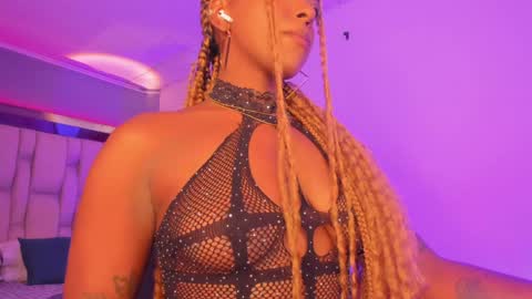 Snapshot of emilyhaan_ chatting on January 29, 2025, 7:32 pm Emily  online show from January 29, 2025, 7:32 pm