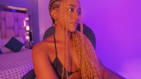 Snapshot of emilyhaan_ chatting on January 30, 2025, 8:10 pm Emily  online show from January 30, 2025, 8:10 pm