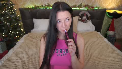 Snapshot of emilyhalls chatting on January 8, 2025, 2:46 pm Emily online show from January 8, 2025, 2:46 pm