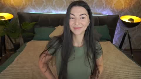 Snapshot of emilyhalls chatting on February 4, 2025, 6:46 am Emily online show from February 4, 2025, 6:46 am