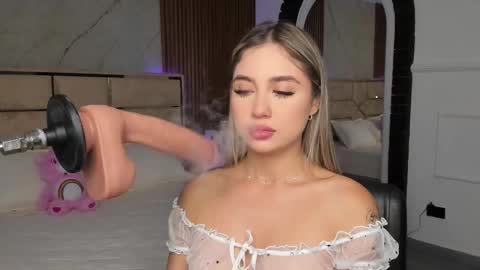 Emily Hendrix online show from March 3, 2025, 7:39 pm