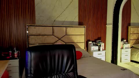 Emily Hendrix online show from October 28, 2025, 8:11 pm