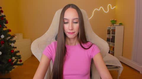 Snapshot of emilyhoston chatting on January 9, 2025, 7:18 pm Alina online show from January 9, 2025, 7:18 pm