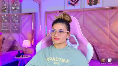 Emilyjonnes  online show from May 14, 2026, 8:59 pm